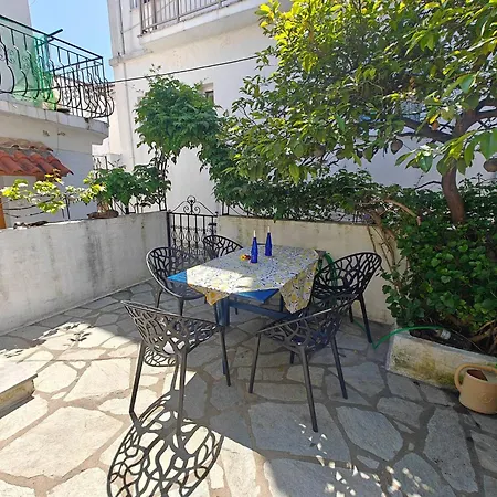 Louloudi, Charming Townhouse * Skiathos Town