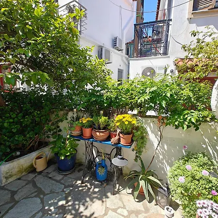 Louloudi, Charming Townhouse 別荘